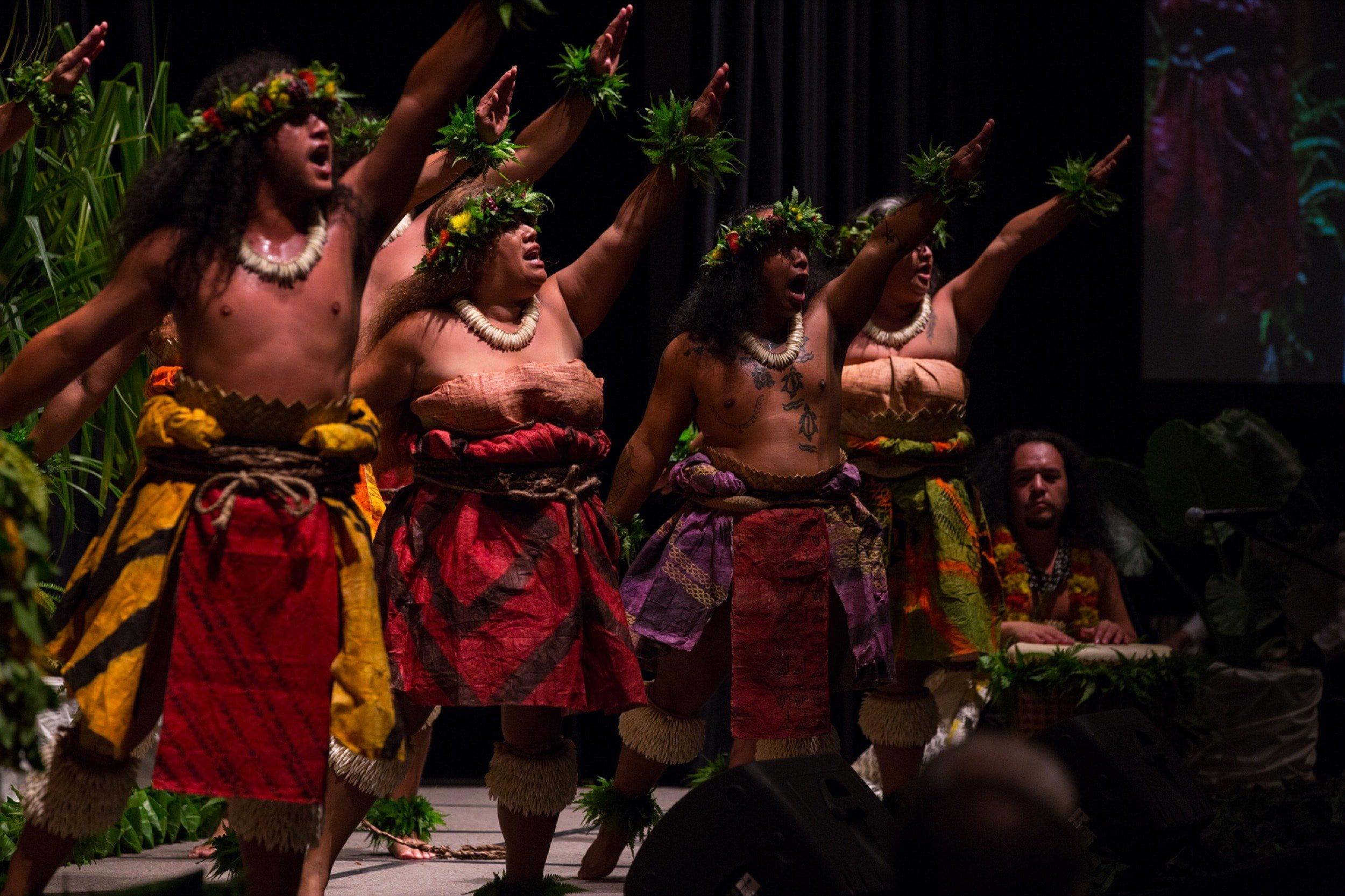 Which Hawaiian Island is Perfect for Your Family Vacation? - Hawaiian Luau