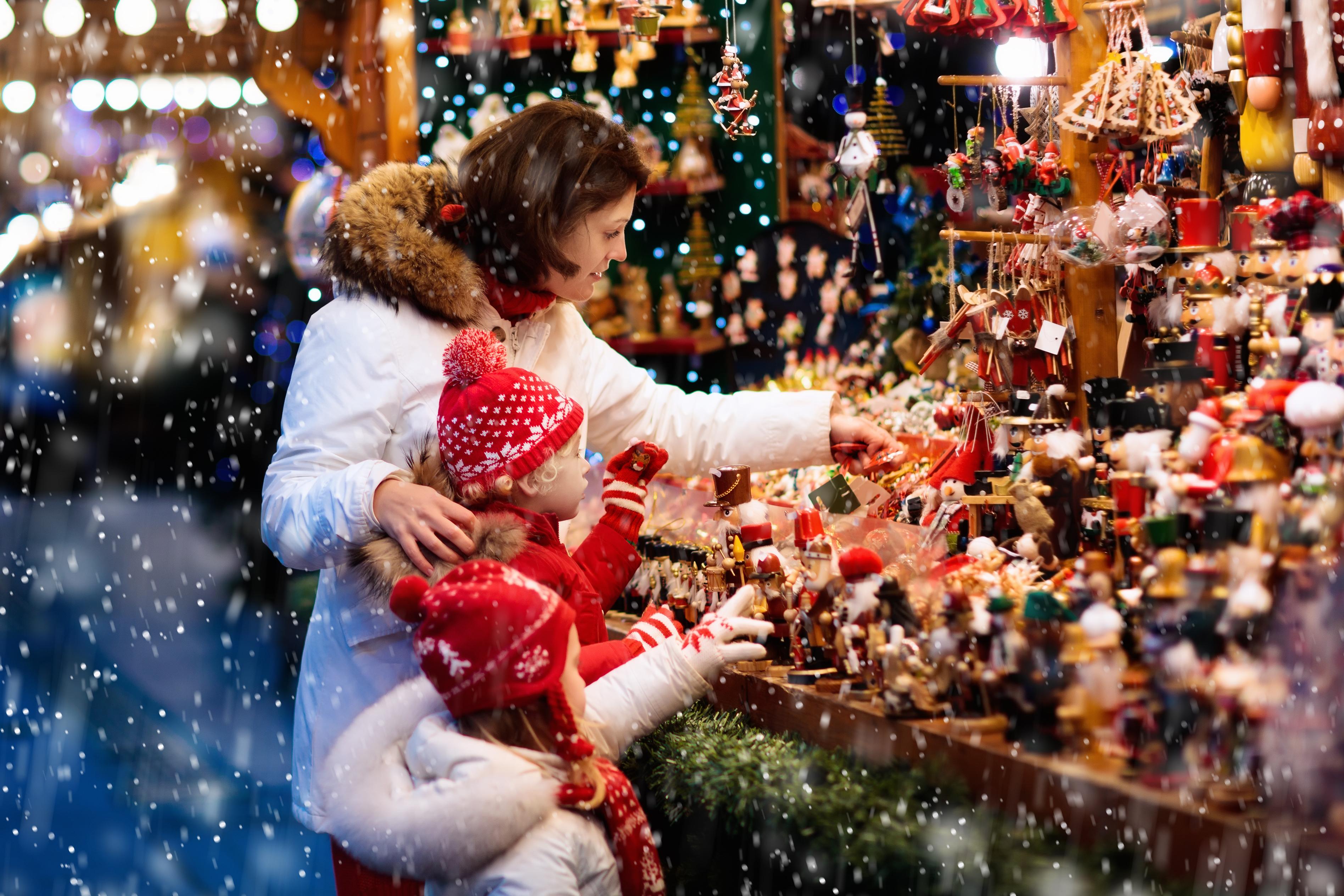 Incredible 8 Day Christmas Market River Cruise in Germany - Family Shopping at a Christmas Market